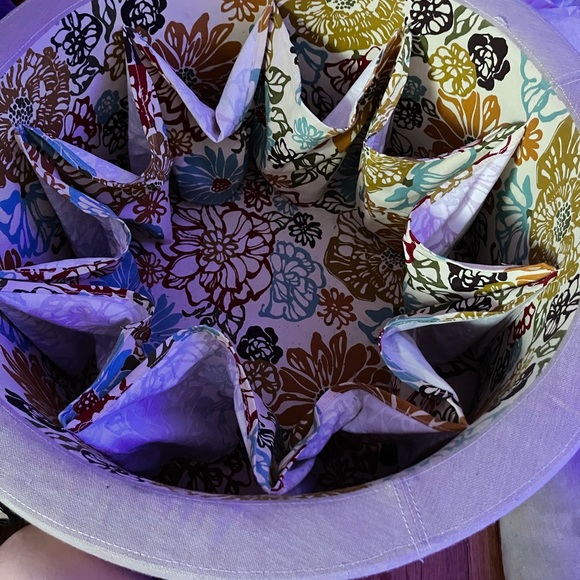 Ottoman! Holds 10 pair of shoes plus waaay more in the middle :) - Picture 1 of 3